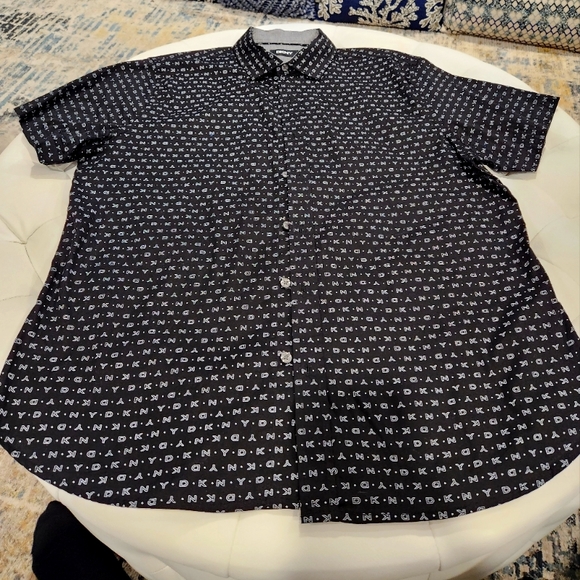 DKNY Black Button down Short Sleeve Large DKNY print - Picture 2 of 7